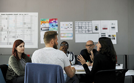 Java experts sitting and discussing on table